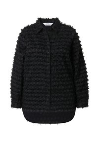 Camicia nera a texture con fronte con bottoni, caratterizzata da un motivo in rilievo, maniche lunghe e orlo arrotondato. Realizzata in un tessuto morbido.