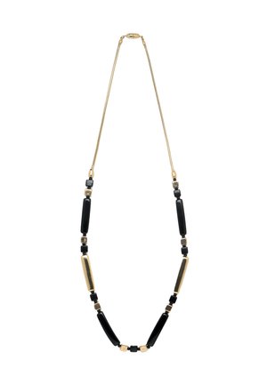 Colier cu tonuri de aur, prezentând mărgele negre elongate, accente pătrate și dreptunghiulare, și o lanț elegant, texturat.