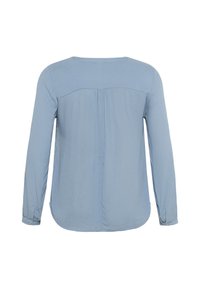 Chemise à manches longues bleu clair, tissu texturé, col rond, design ajusté, détail de pli au dos et poignets de manches avec boutons.