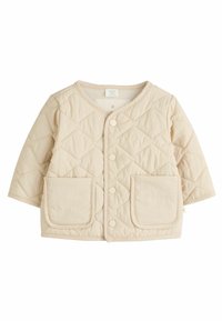 Beige gesteppte Jacke mit langen Ärmeln, rundem Ausschnitt, zwei Fronttaschen und Druckknopfverschluss. Weiche Textur und Rautensteppmuster.