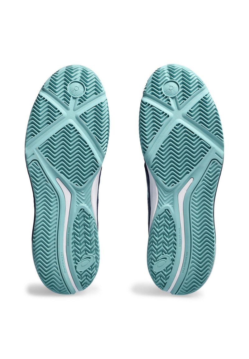 Semelles de chaussures en matériau en caoutchouc bleu clair, avec un motif de semelle en zigzag, des accents blancs et un détail de logo circulaire au talon.