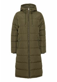 Manteau rembourré vert olive avec capuche, doté d'une fermeture éclair pleine longueur, de cordons de serrage ajustables et de deux poches latérales zippées.