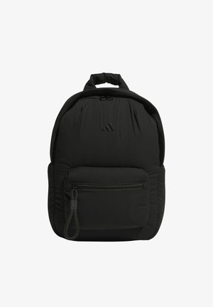 Czarny plecak Adidas z wyściełaną przednią kieszenią, zapięciem na suwak, górnym uchwytem i małym logotypem na środkowej części przodu.