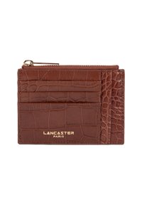 Portafoglio in pelle con stampa coccodrillo marrone, con zip dorata, diverse fessure per schede e logo "Lancaster Paris" in lettere dorate.