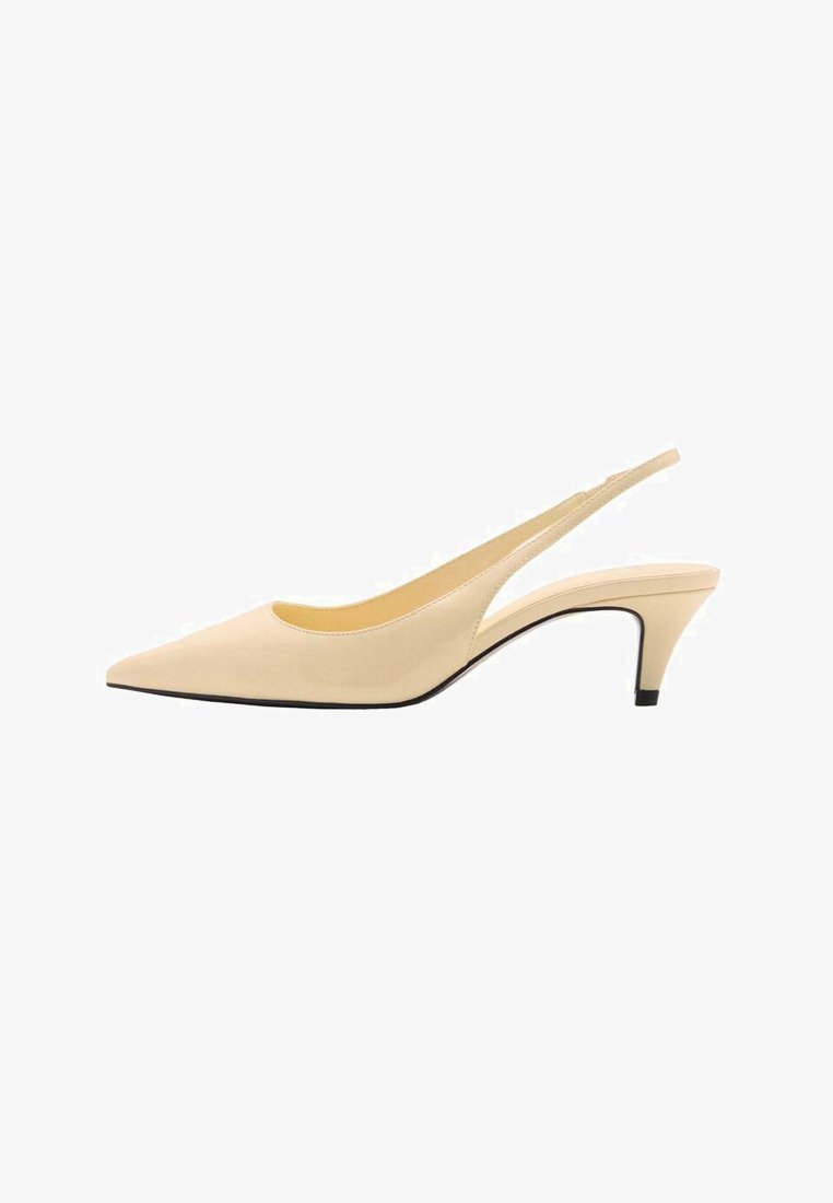 Béžové kožené slingback lodičky s špicatou špičkou, nízkým kitten opätkom a hladkým matným povrchom. Ozdobené úzkym výrezom na bokoch.