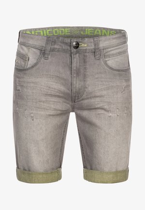 Szürke farmer rövidnadrág, hajtott szegéllyel, zöld derékkal, kopott hatásokkal és klasszikus zsebekkel. Elöl gombos záródás.