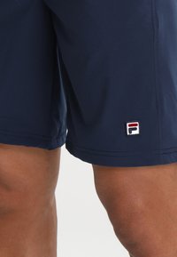 Fila SHORTS SANTANA - Calções desportivos - peacoat blue