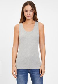 Gray sleeveless tank top made of cotton, featuring a round neckline and a fitted design. Worn with blue jeans.