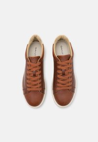 GANT MC JULIEN - Sneaker low - cognac