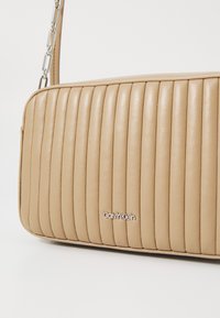 Calvin Klein MINI LINE CAMERA BAG - Sac bandoulière - amphora