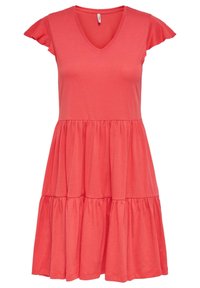 Robe en coton corail avec un col en V, des manches courtes à volants et une jupe évasée à plusieurs volants. Texture lisse et coupe simple sans motifs.