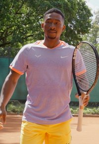 Nike Performance RAFA - Sportovní tričko - lilac bloom/bright mango/white