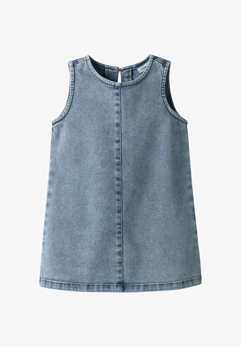 Robe en denim bleu clair sans manches avec un col rond et une couture centrale visible s'étendant verticalement de haut en bas.