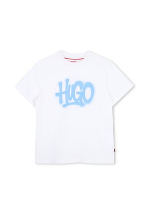 Witte T-shirt met korte mouwen met blauw gespoten "HUGO" logo gecentreerd aan de voorkant.