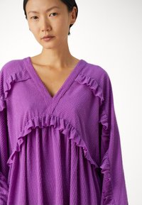 TWINSET DRESS - Robe de soirée - sparkling grape