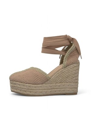 espadrille a wedge intrecciata beige, con punta coperta, suola in juta intrecciata e lacci alla caviglia con un tocco di nastro testurizzato.