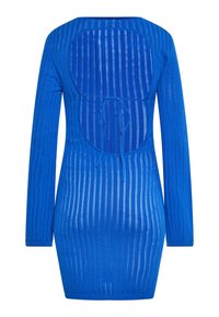 Blaues langärmeliges Strickkleid mit vertikalen Rippungen, offenem Rückendetail, das mit einer Schnur gebunden ist, und figurbetonter Silhouette. Weiches, dehnbares Material.