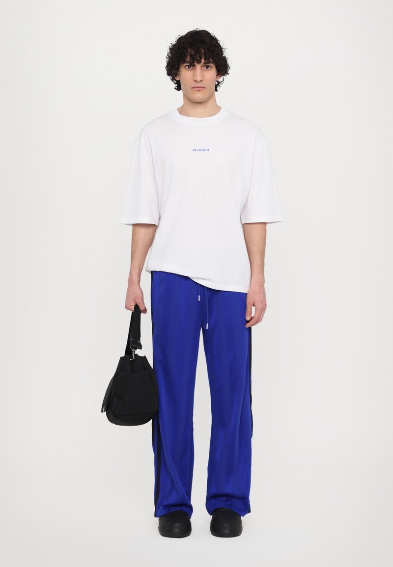 Han Kjøbenhavn - MONOGRAM TEE UNISEX - T-shirt imprimé - off white, Agrandir