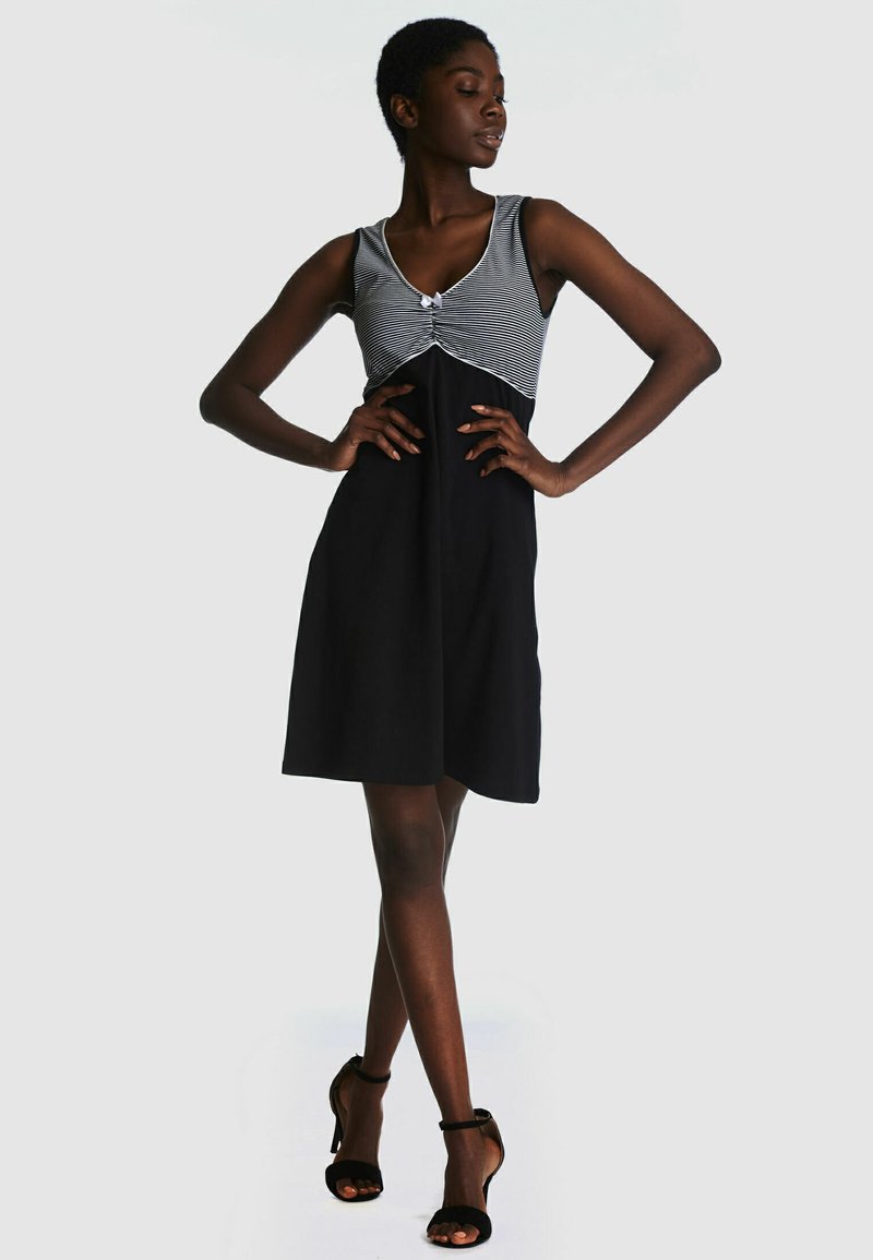 Damen Freizeitkleider | Pussy Deluxe Freizeitkleid schwarz allover/schwarz - OO32612 Damen Freizeitkleider | Pussy Deluxe Freizeitkleid schwarz allover/schwarz - OO32612