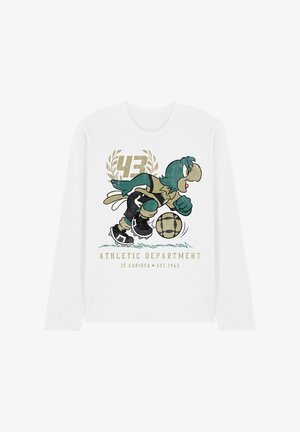 Cartoon-Vogel trägt Fußballausrüstung, läuft mit einem Ball, Nummer 43 und dem Text „Athletic Department Zé Carioca Est. 1943“ auf einem weißen Langarmshirt.
