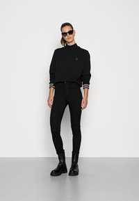 Tommy Hilfiger RELAXED MOCK - Camisola - black