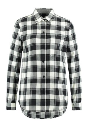 Chemise à carreaux noir et blanc à manches longues, boutonnée, avec col et une poche poitrine sur fond blanc.