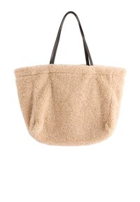 Tote-väska i mjuk beige fleece med två bruna läderaxelremmar. Generös, ostrukturerad form med en texturerad yta.