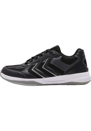Scarpa sportiva nera realizzata in materiali mesh e pelle, con dettagli argentati, suola testurizzata e un plantare bianco imbottito.