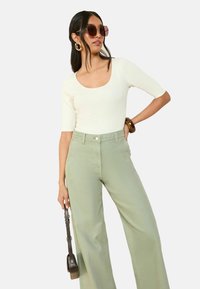 SHORT SLEEVE  SCOOP NECK  - T-shirt basic - cream