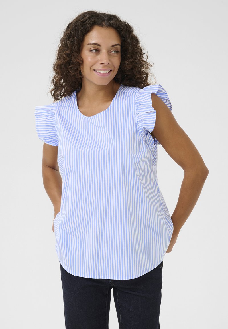 Blusa a maniche corte a righe in azzurro chiaro e bianco, con maniche arricciate e scollo tondo, dalla vestibilità rilassata.