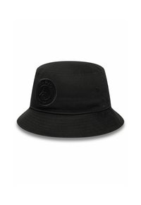 Cappello a secchiello nero realizzato in tessuto, con un logo circolare in rilievo. La visiera è piatta e il design è senza giunzioni, con una finitura zigrinata.