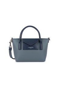 Sac à main en cuir gris avec deux poignées et une bandoulière amovible. Il dispose d'une poche d'accent marine et d'un logo en relief sur le devant.
