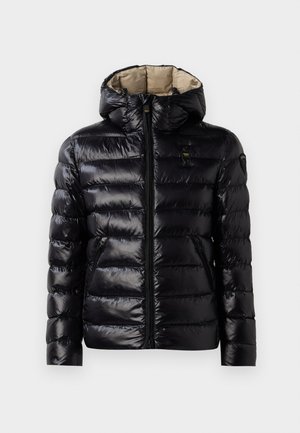 Must must jacket läikiva viimistlusega, tikandiga disain, kapuuts, lukuga sulgemine ja kaks küljetaskut. Siseosa on beež.