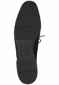 Suola nera della scarpa con grip in gomma testurizzata, caratterizzata da scanalature e un design con logo. La forma è leggermente affusolata verso la punta.