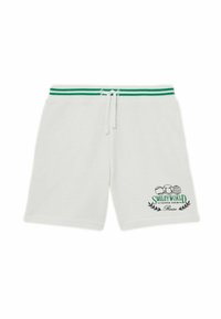Witte katoenen shorts met een groene gestreepte tailleband, trekkoordsluiting en een bedrukt logo met tennis-elementen aan de linkeronderkant.