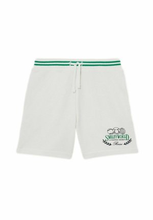 Weiße Baumwollshorts mit grünem gestreiftem Bund, Kordelzugverschluss und einem bedruckten Logo mit Tennis-Elementen auf der unteren linken Seite.