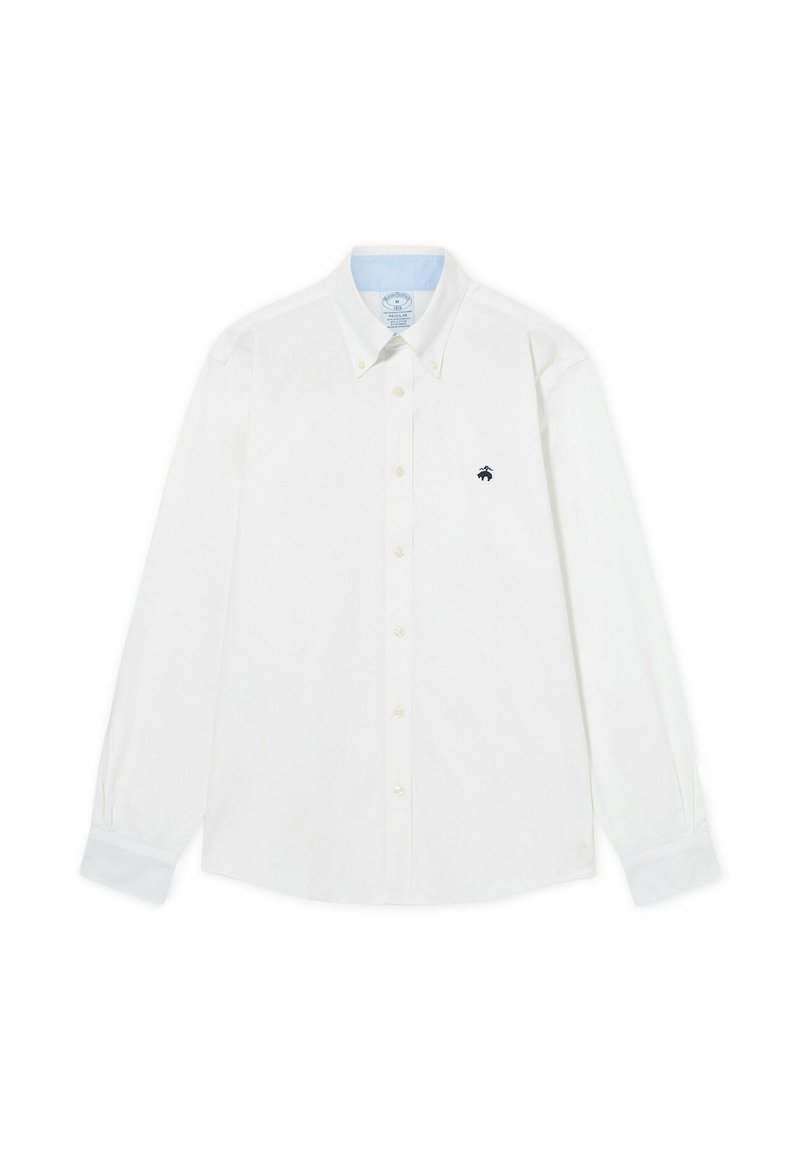 Biała koszula z długim rękawem i kołnierzykiem zapinanym na guziki, z jasnoniebieskim wnętrzem kołnierza, klasyczny krój i małym czarnym haftowanym logo.