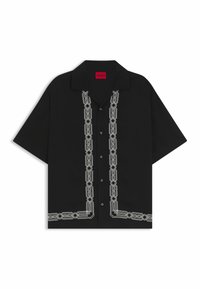 Camicia nera a maniche corte con bottoni, caratterizzata da motivi geometrici ricamati bianchi sulla parte frontale, colletto classico e vestibilità rilassata.