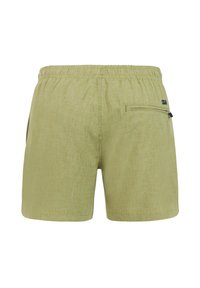 Shorts pour hommes de couleur vert clair avec ceinture élastique et poche zippée sur le côté arrière droit, tissu texturé, sans détails de marque visibles.