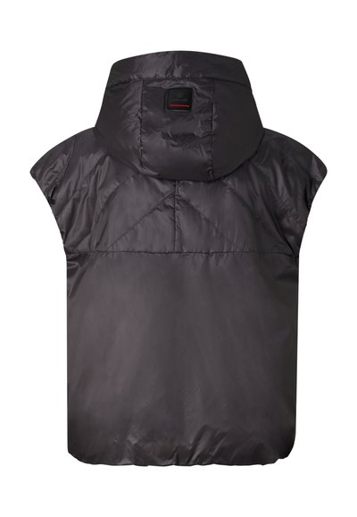 Sort ærmeløs puffervest med hætte, quiltet øvre ryg, glat nedre ryg og lille rektangulært logo på hætten.