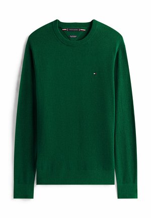 Dunkelgrüner Langarm-Pullover mit Rundhalsausschnitt, kleinem Tommy Hilfiger Flaggenlogo auf der linken Brust sowie gerippten Bündchen und Saum.