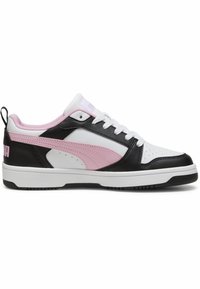 Sorte, hvide og lyserøde sneakers med en glat læderoverdel, perforeret tåboks, polstret krave og kontrasterende sidestribe design.