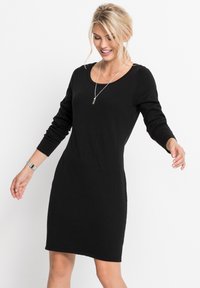 bonprix MIT LEGEREM SCHNITT - Abito in maglia - black