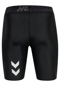 Zwarte sportshorts met een soepele textuur, voorzien van een zwarte tailleband met het "HUMMEL" logo en een wit chevronpatroon op het linkerlijf.