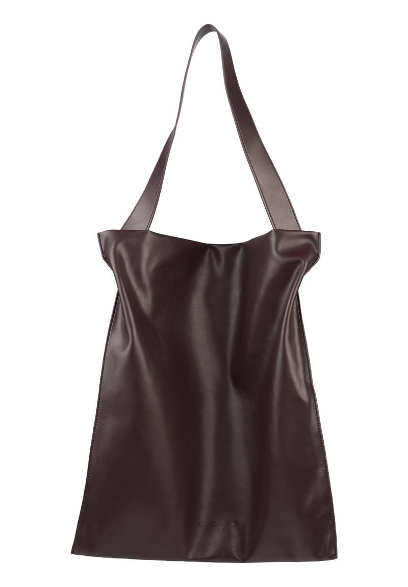 Borsa a tracolla in pelle marrone scuro. Texture liscia, forma oversize con manici larghi e un logo discreto impressa near il fondo.