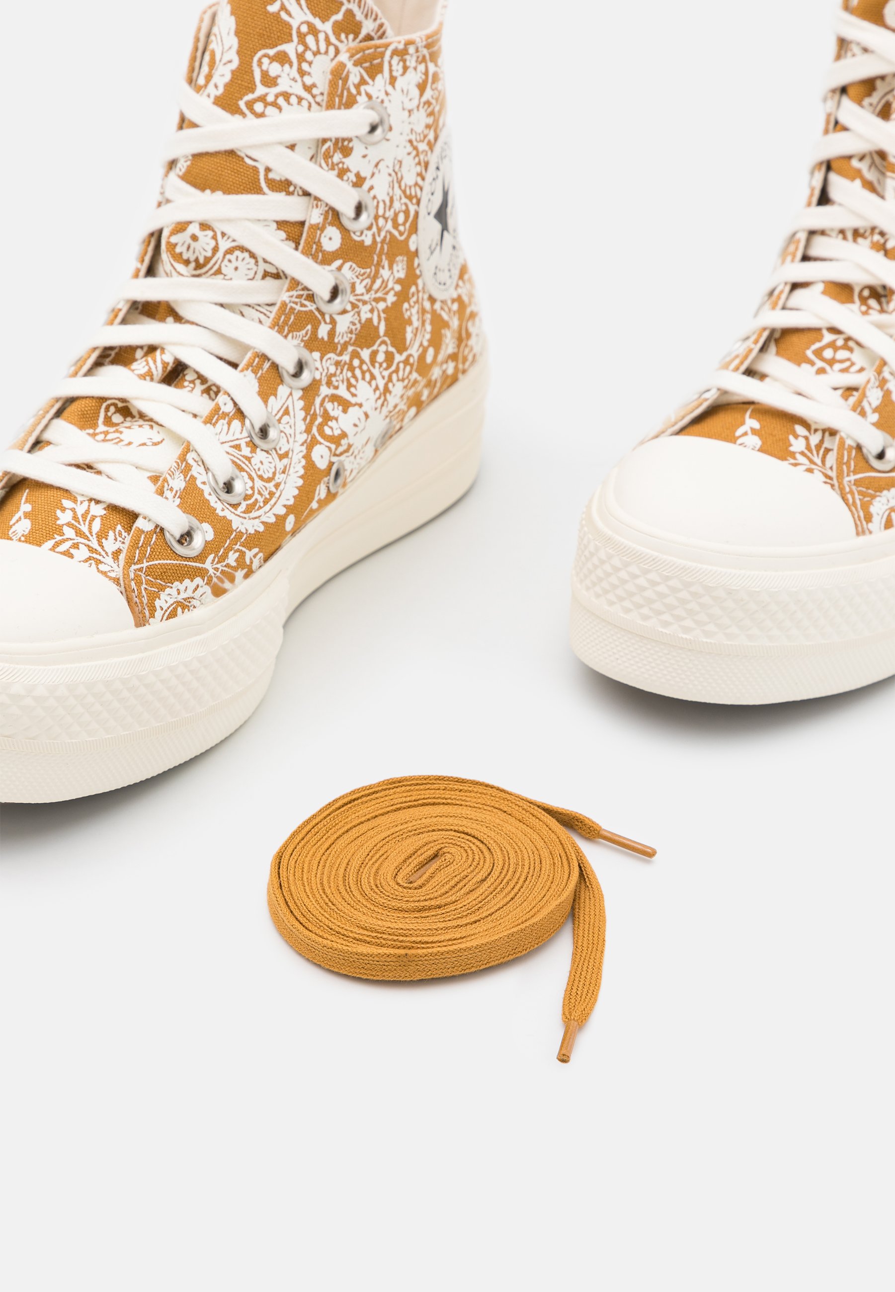 converse semelle orange