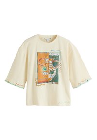 Kremfärgad T-shirt med korta ärmar med färggrafik av två vaser i orange, grönt och blått, och dekorativ zickzack-söm på ärmar och fåll.