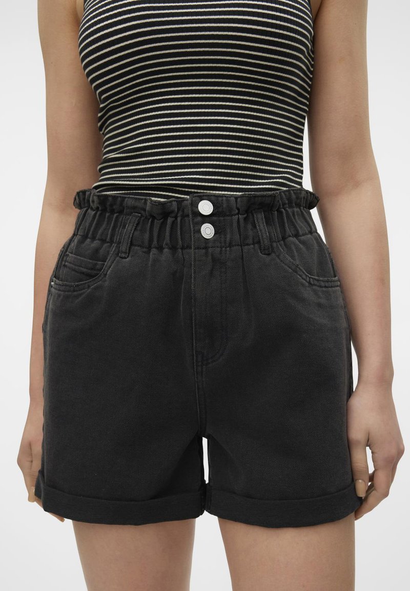 Vero Moda VMLYRA PAPERBAG - Džinsiniai šortai - black denim