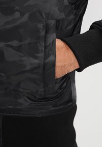 Urban Classics Bomber bunda - black