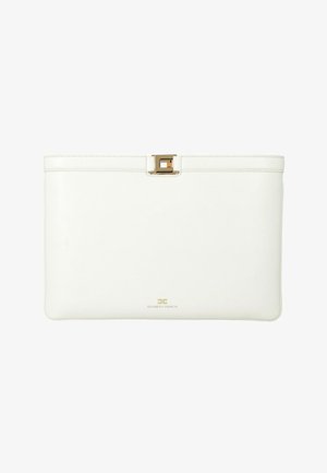 Borsa clutch in pelle bianca con chiusura rettangolare dorata e piccolo logo dorato vicino al centro inferiore, di Elisabetta Franchi.